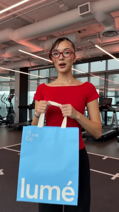 Unboxing Virtual Try-On Video ad